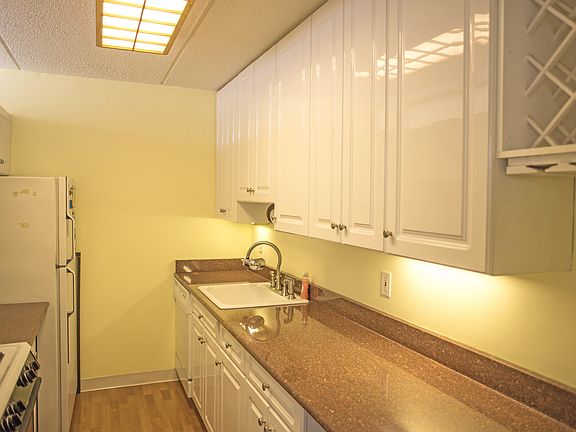 5th image of 1116 Warburton Ave APT 3J