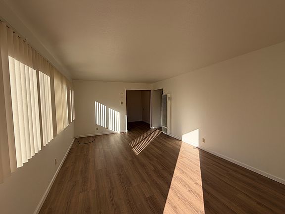 3rd image of 863 Commercial Ave #3