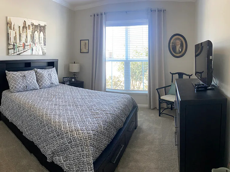 Guest bedroom