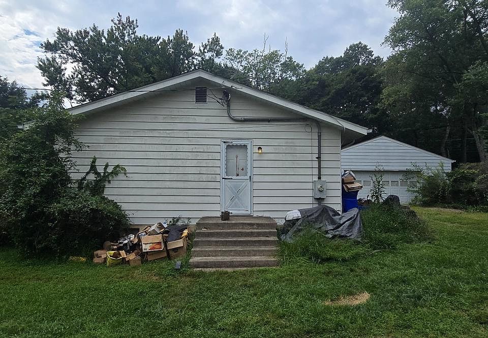 2nd image of 15513 Seneca Rd