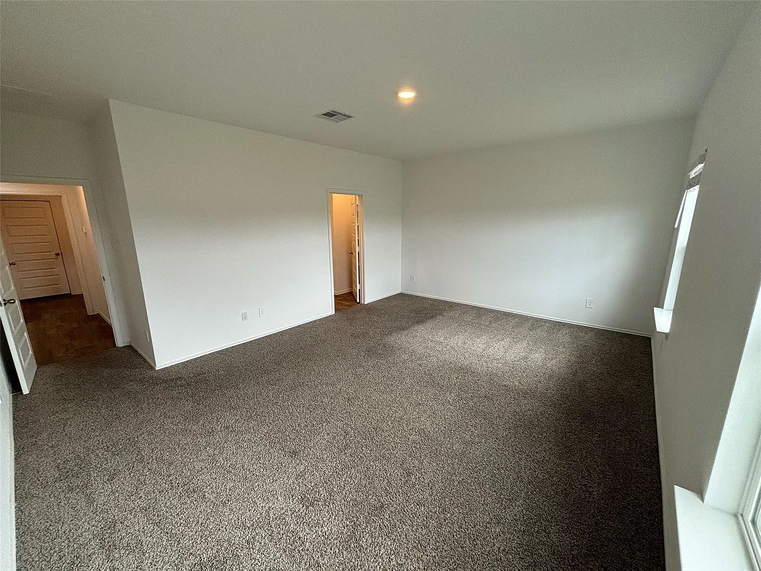 4 bed, 3.0 bath, 3028 sqft, $2,800 — Photo 4