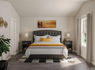 104 Sutton Pl, Uvalde, TX 78801