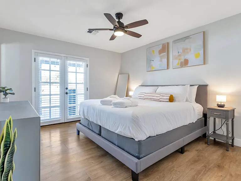 2124 E Hillery Dr — Photo 3