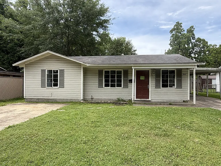 2943 Hillcrest Ave — Photo 1