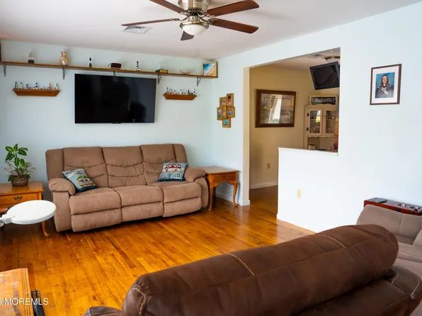 129 Spray Avenue, Beachwood, NJ 08722