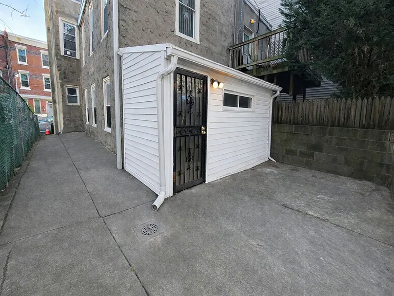1304 N 19th St — Photo 9