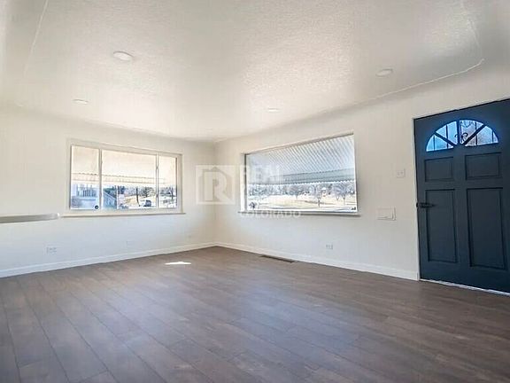 2nd image of 2000 Irving St