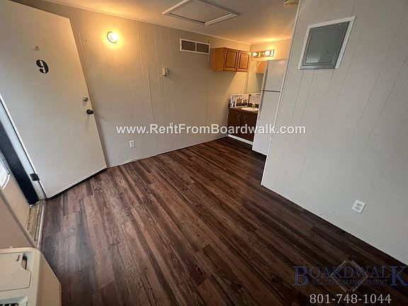 4th image of 136 E Main St APT 9