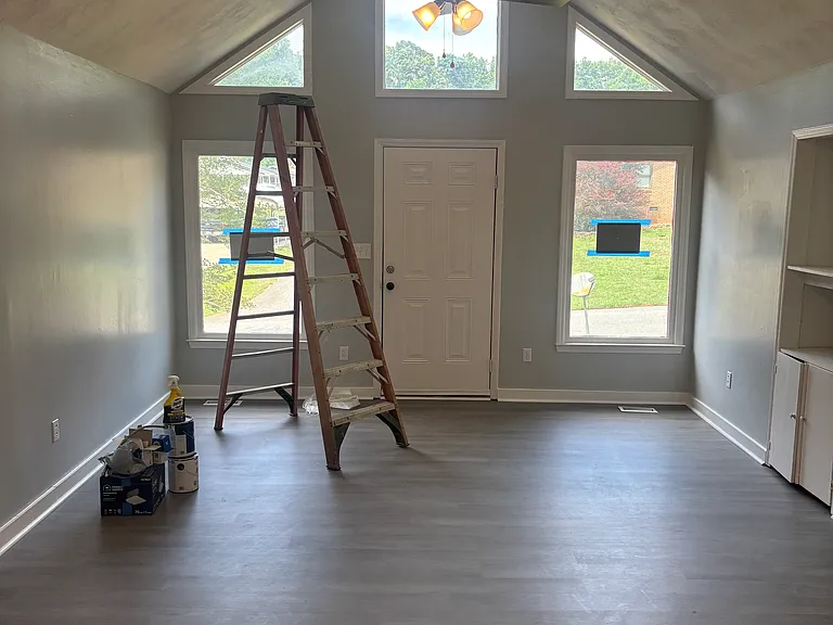 323 Coach Hill Dr — Photo 3
