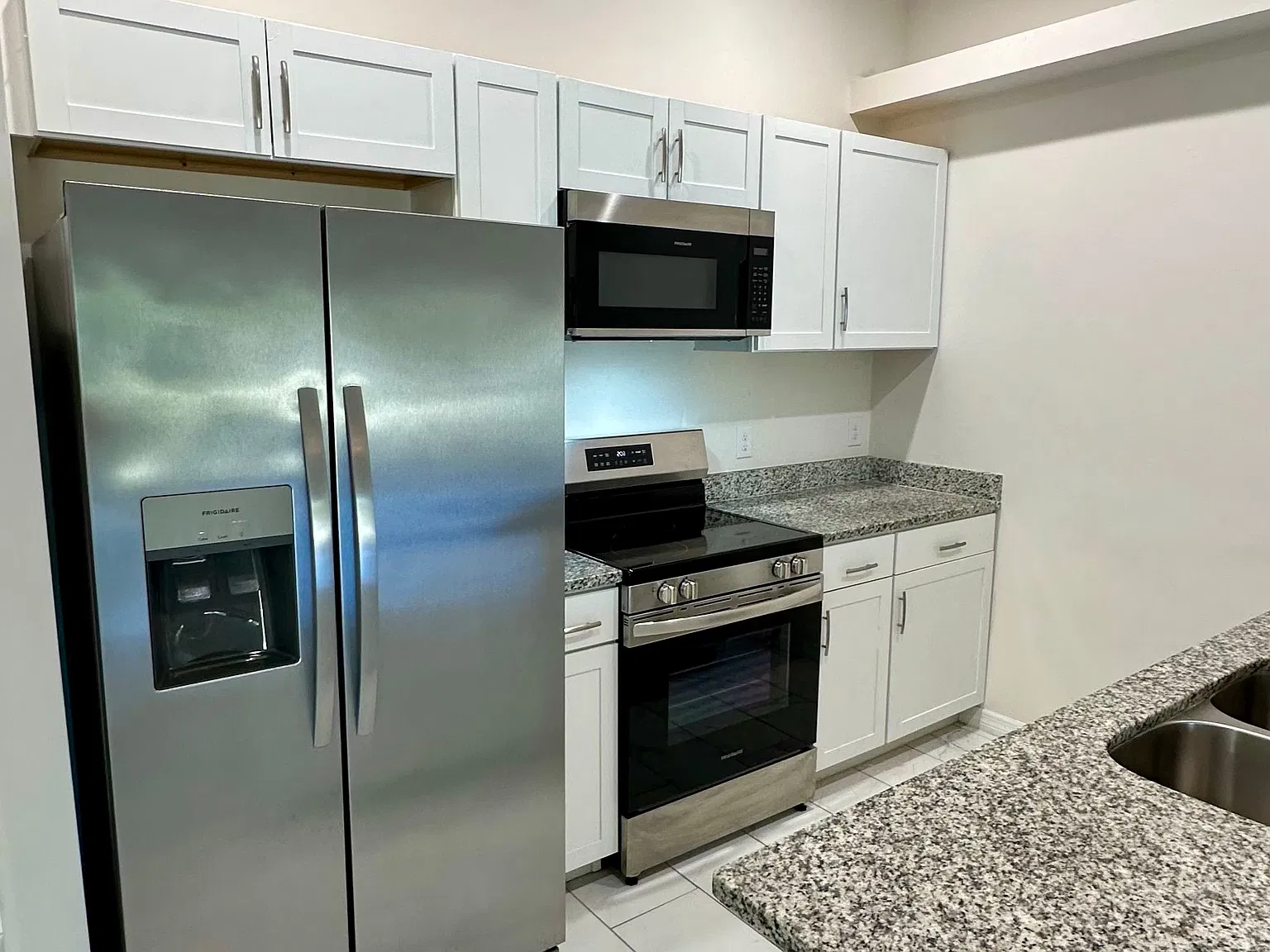 3 bed, 2.0 bath, 1350 sqft, $1,700 — Photo 3