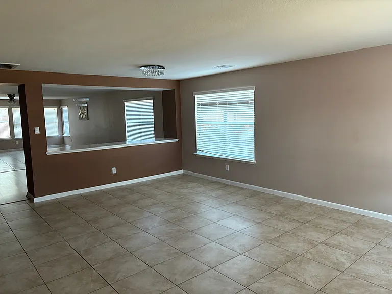327 Remington Heights Dr — Photo 4