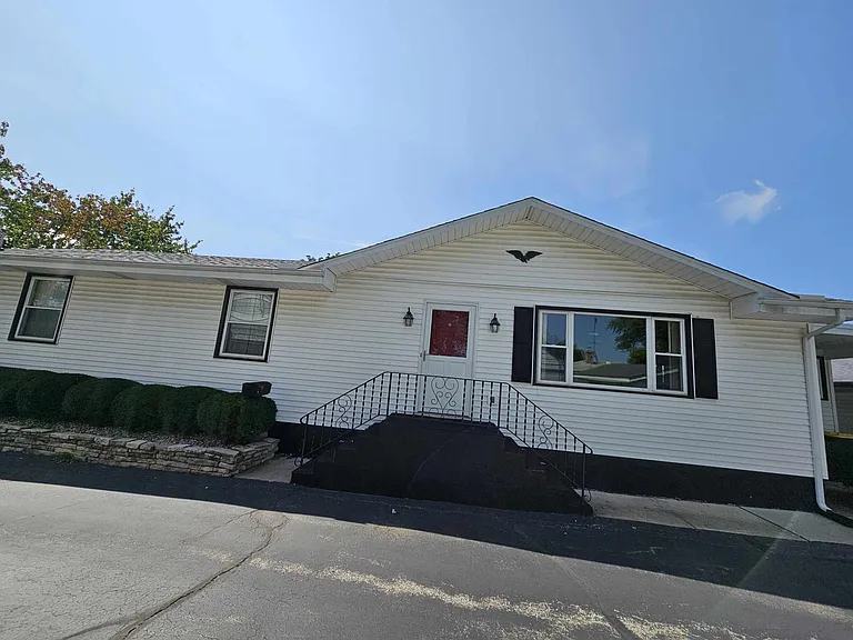 302 Merrill Ave — Photo 8