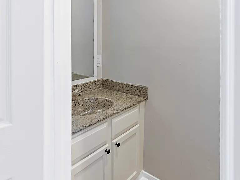 1702 Longview St #2 — Photo 5