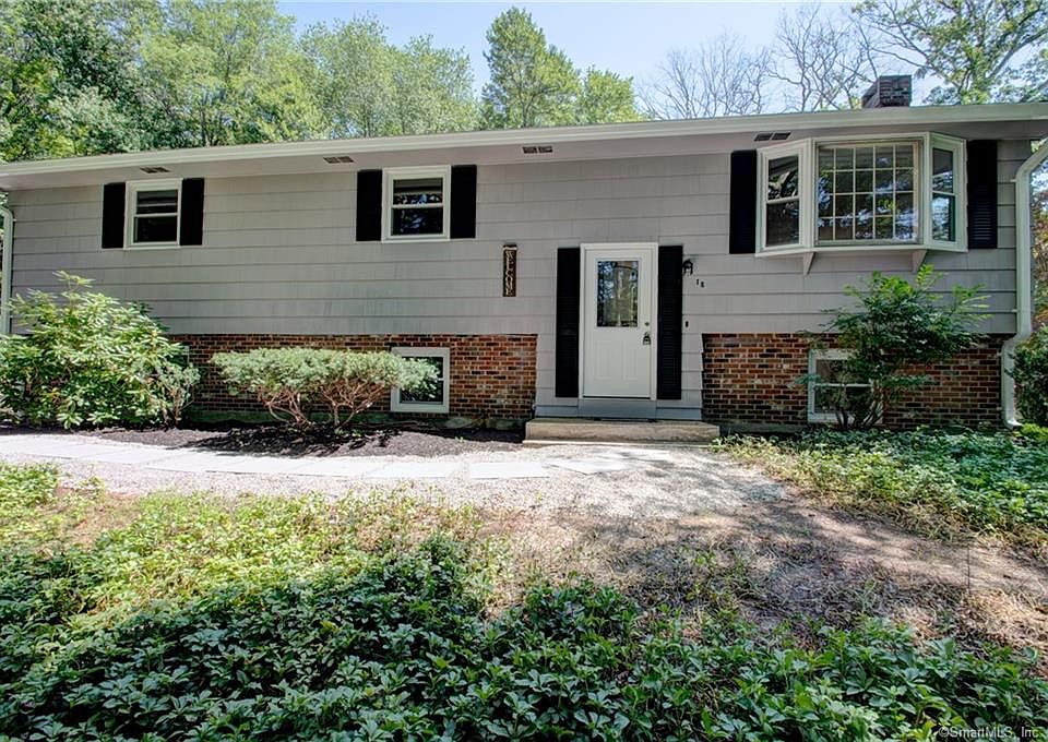 1st image of 18 Oak Dr