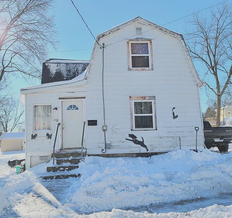 1st image of 223 W 12th St