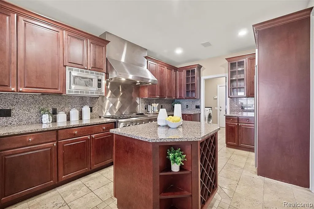3 bed, 3120 sqft, $10,000 — Photo 4