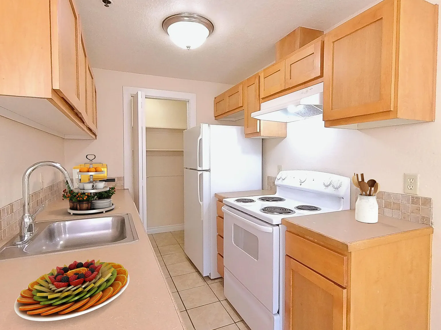 Water's Edge Apartments — Photo 1