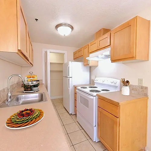 Water's Edge Apartments Photo 1