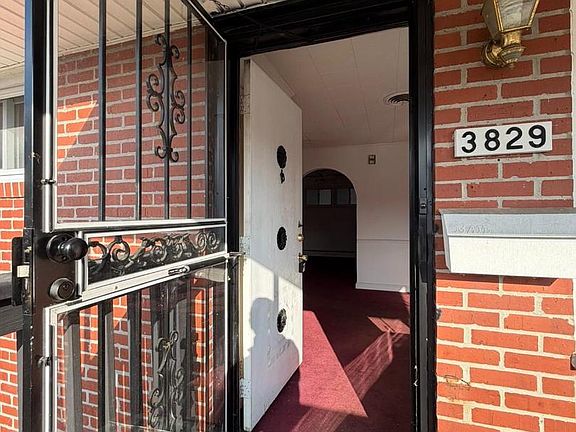 2nd image of 3829 Elmcroft Rd
