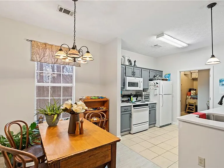 891 Harvard Dr — Photo 8