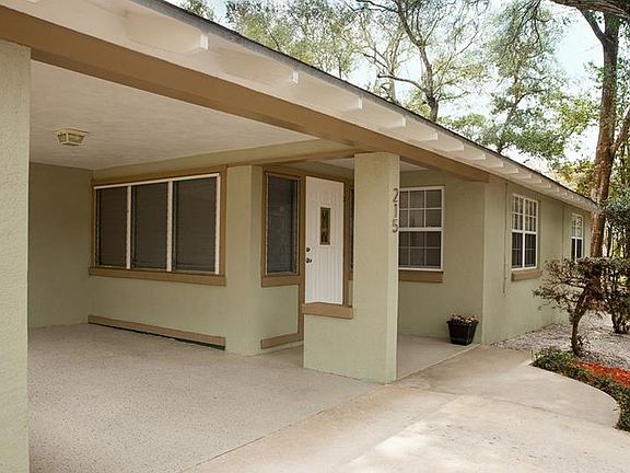 3rd image of 215 Lago Vista St