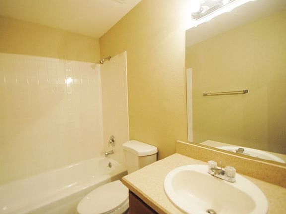 5th image of 4037 Killian Dr