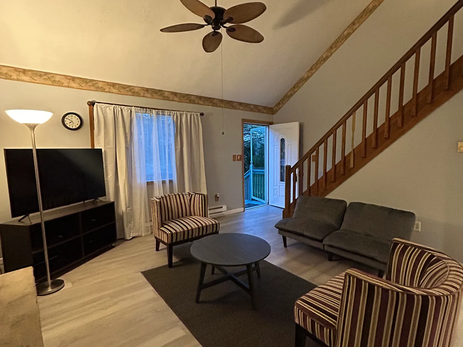 3 bed, 1274 sqft, $2,200 — Photo 3