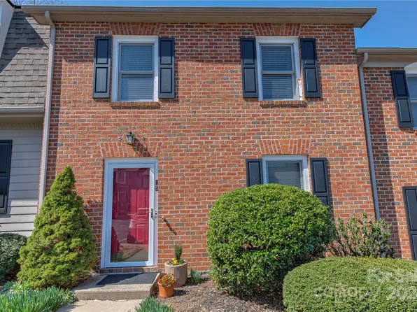 15 Sleepy Hollow Ln, Swannanoa, NC 28778