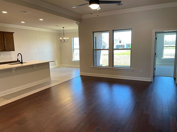 3rd image of 412 Rue Evangeline