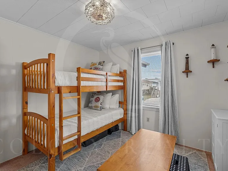 209 E Walker St — Photo 17