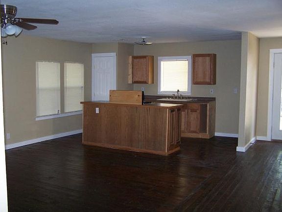 2nd image of 1108 Pine St