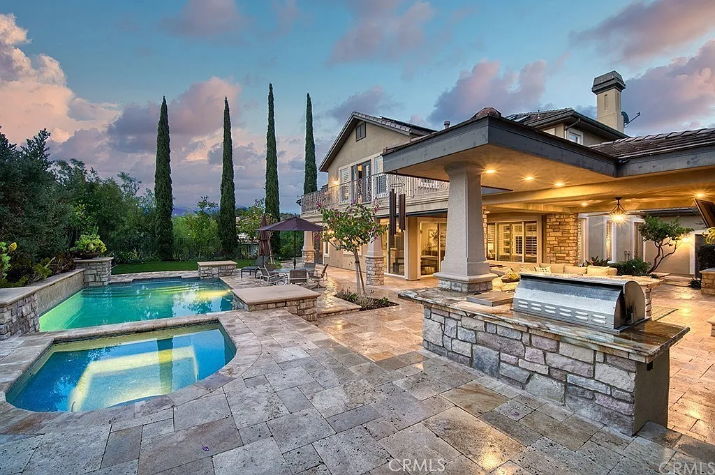 5 bed, 4.5 bath, 4231 sqft, $13,500 — Photo 2