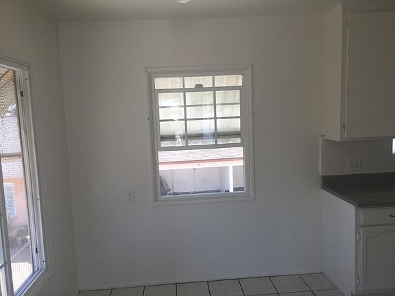 4th image of 955 N Fries Ave