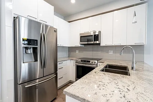 2 bed, 2.0 bath, 761 sqft, $2,300 — Photo 3