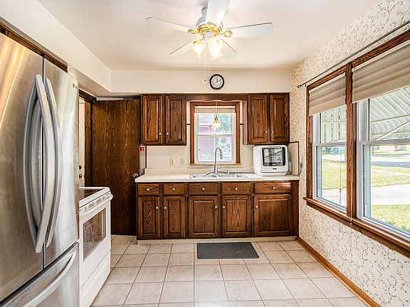 4th image of 62 Althea Ave