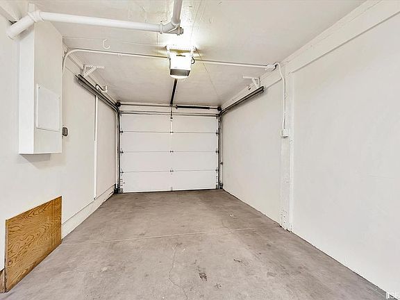900 garage