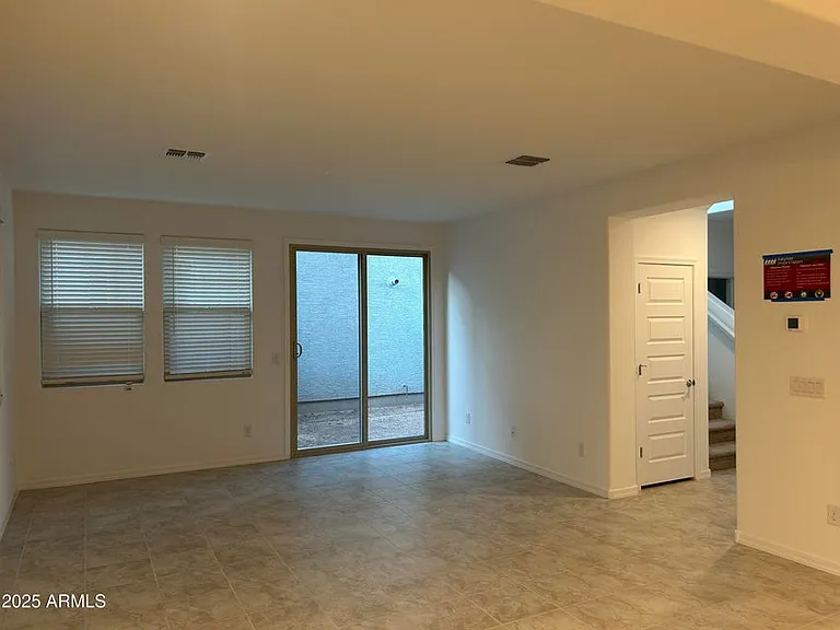9938 W Piccadilly Rd — Photo 7
