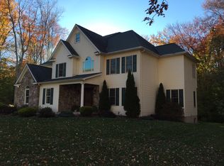 219 Edgefield Rd, Lake Ariel, PA 18436