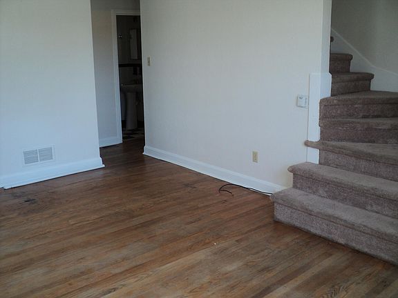 Living room/hardwood floors, steps to 2nd floor