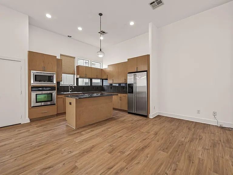 724 Ruthven St — Photo 12