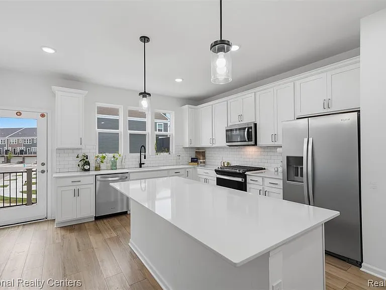 43034 Atwood Ave — Photo 10