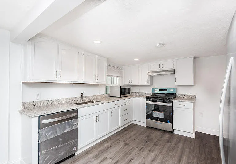 610 Old Harrods Creek Rd — Photo 4
