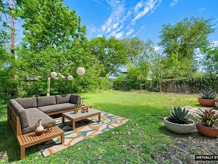 8308 Hathaway Dr — Photo 23
