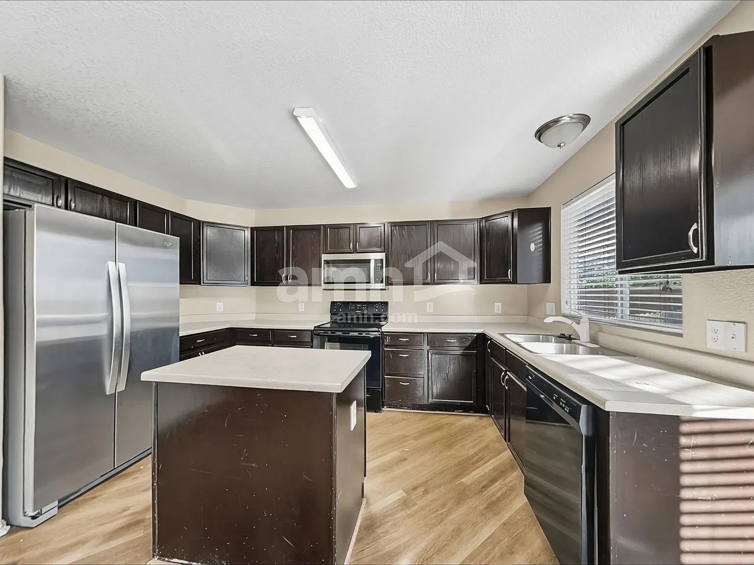 4 bed, 2.5 bath, 2094 sqft, $2,925 — Photo 3