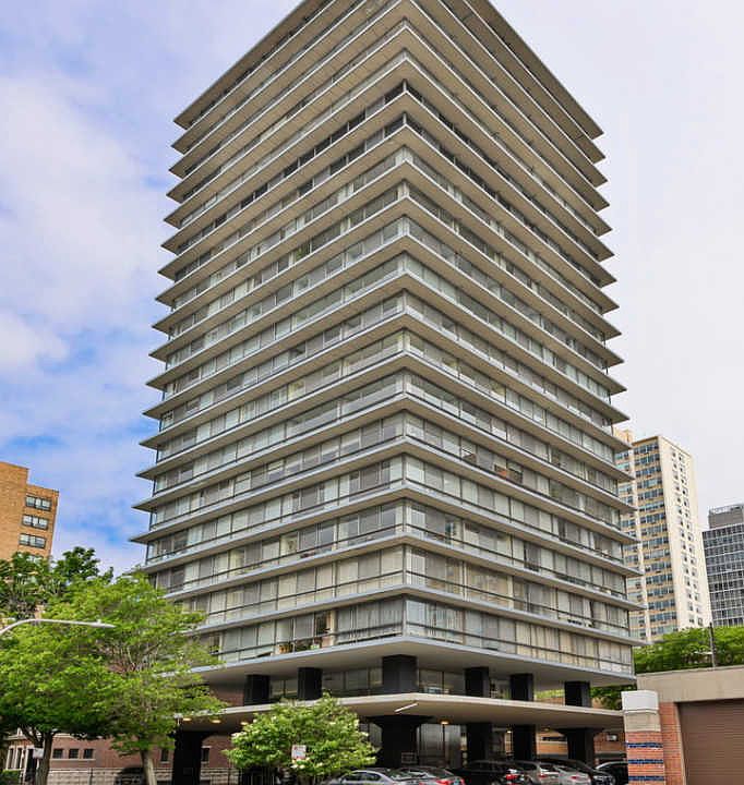 1st image of 320 W Oakdale Ave APT 802