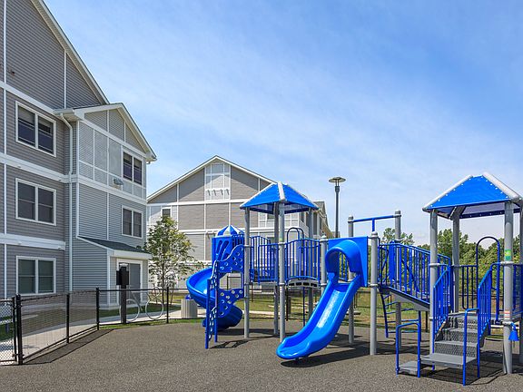 5th image of 1 Gatehouse Dr #413