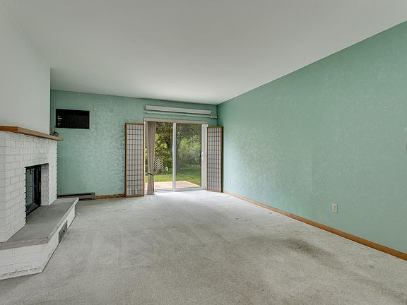 3rd image of 907 Jacobsen Rd #F-1