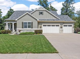 4902 Keystone Rdg SE, Cedar Rapids, IA 52403