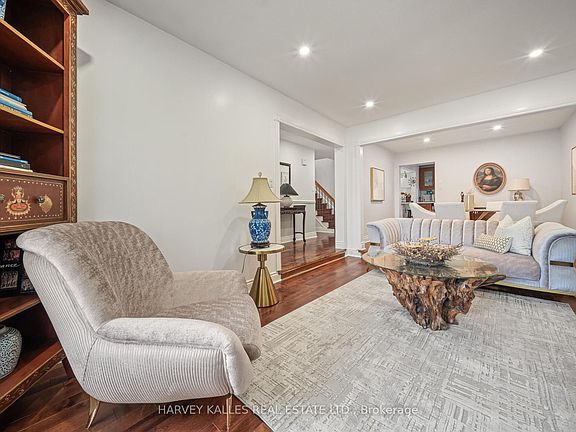 5th image of 221 Snowshoe Cres