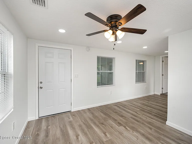 1419 Melrose St — Photo 15